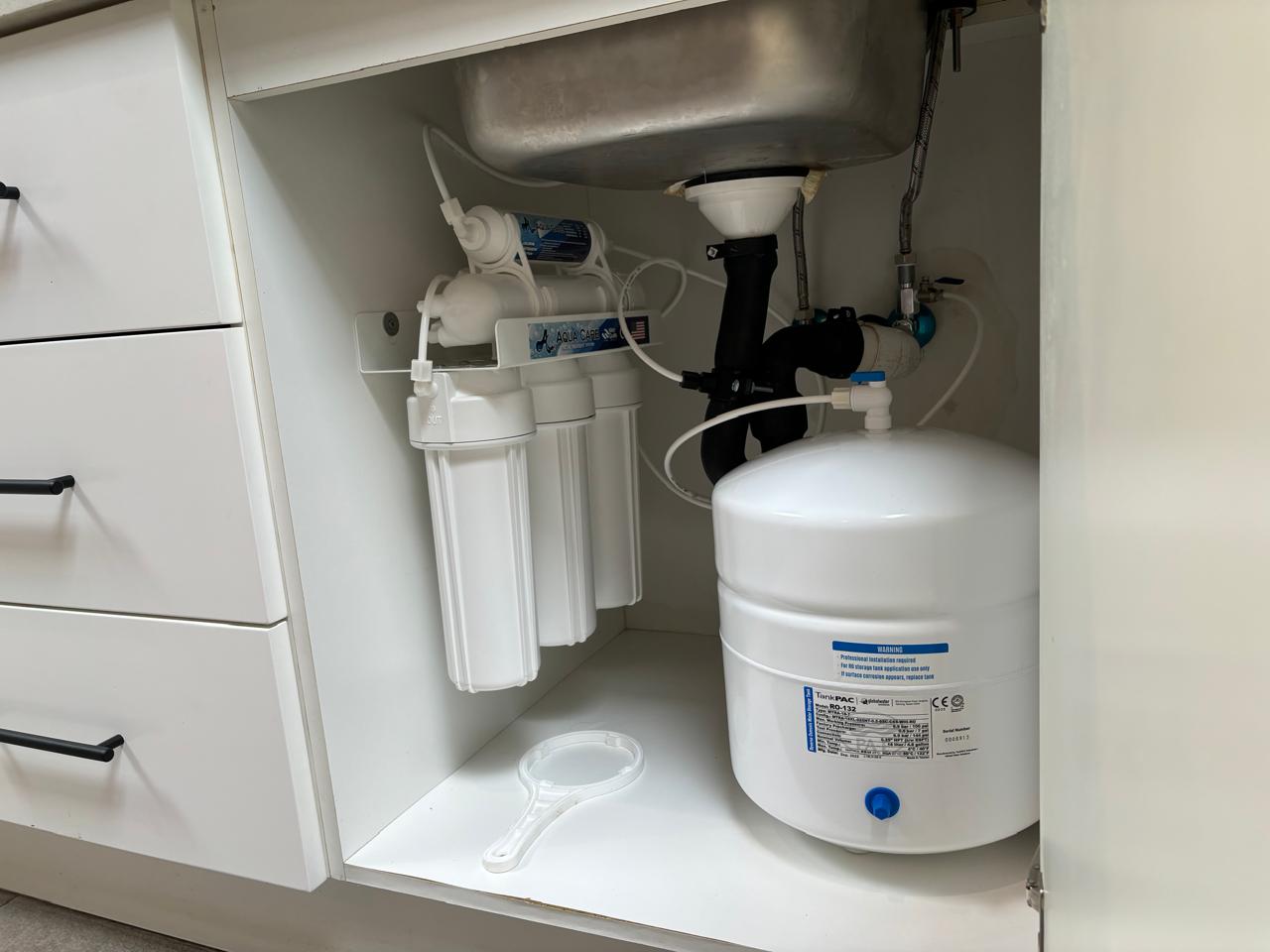 Borehole water filtration installation